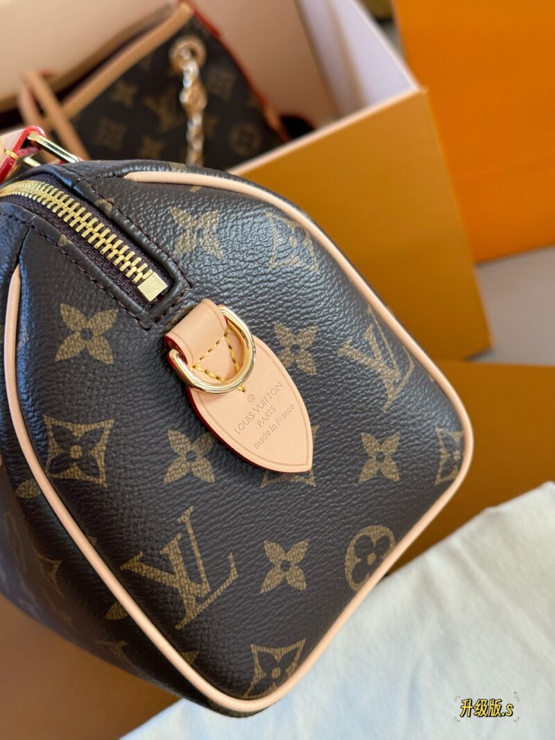 260 boxes
size：20*14cm
L home speed20
I really like this size!
?? Taiwanese customers order color changing leather!
?? Original weaving! Upgrade to adjustable
No matter what clothes you wear, don't hesitate!
Whatever you want!
Search Lv speed20
