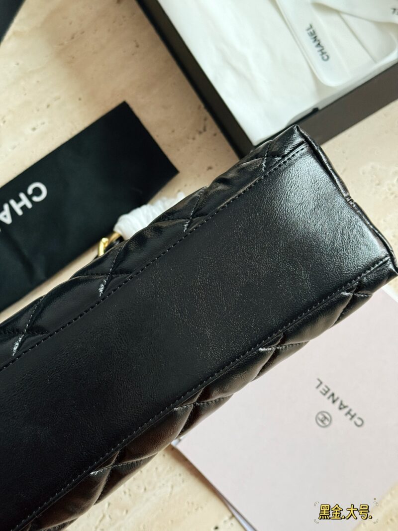 00903e7449.jpg 235 240 245 box
Size: 22 * 16cm (small)
26.5 * 17cm (medium)
30 * 23cm (large)
24Ahobo Xiaoxiang's home
Xiangxiang loves new styles recently
Hobo armpit bag exudes a strong atmosphere, who knows!! good-looking!