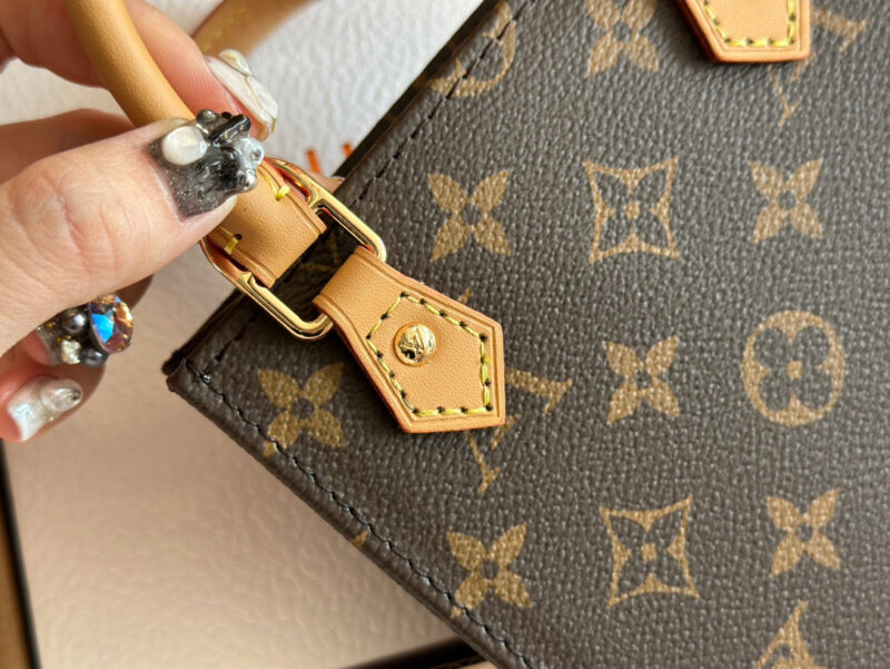 0119ddb9b0.jpg 200 boxes
size:14×17×5cm
L Home Mini Shopping Bag
Lv music score package shipped
?? High order yellow skin! Upgraded version!
Can be carried by hand with long shoulder straps and crossbody straps
I instantly fell in love with it as soon as I ...