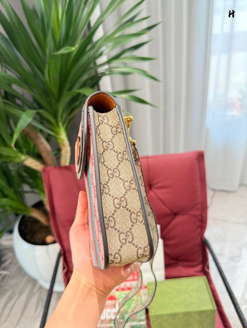 p200
Gucci phone bag complete set packaging 10 × 19