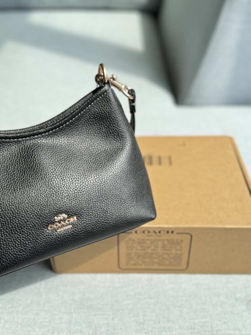 02b256b732.jpg 180 airplane box
size:19.5×15.5
COACH LAUREL Stray Bag Underarm Bag Cross Shoulder Bag
Carrying it on my back, I feel like I've become more refined!
Mini wandering bags are also too Q!
Really super cute
At first glance, it amazed me!
The bag is li...