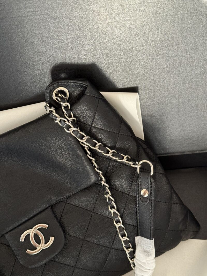 02c29a88ce.jpg 199 boxes
size:27*25cm
The Chanel vintage black and silver wandering bag that I have been longing for has finally been obtained
Xiaoxiang Middle aged Yuanbao Bag
I love this one so much. It's a soft and fluffy one
It is free, casual, lazy, independ...