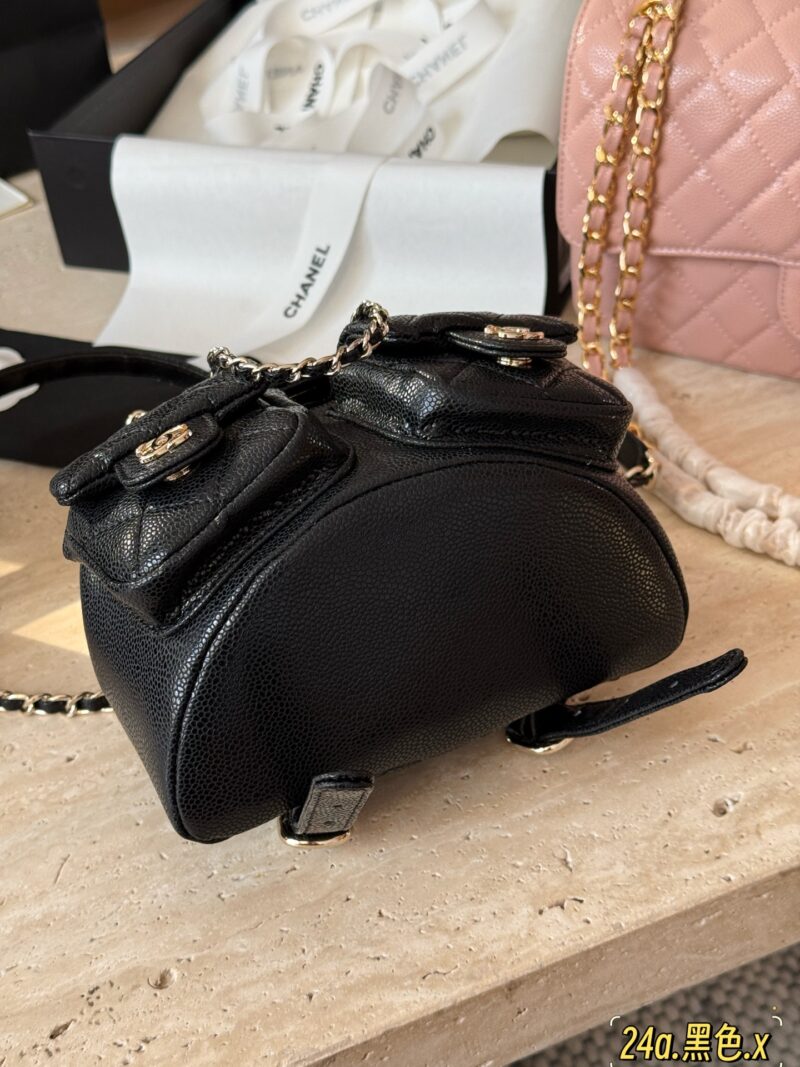 02ced1b2ee.jpg 290 boxes
size:18*19cm
Xiaoxiang Home Duma 24V Backpack
Take the princess home with a heartbeat
Cute love
The cutest backpack of the season
? Single shoulder ? Double shoulder ? Handheld