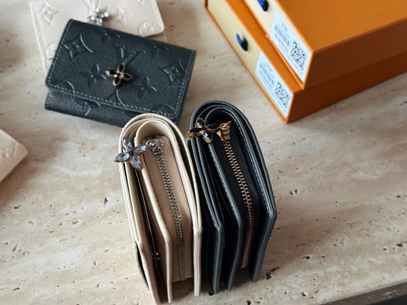 037e686aa7.jpg 170 box cowhide
L's new cowhide milkshake white/gray wallet!
Do you dare to say that you can resist its aura
Great layout!