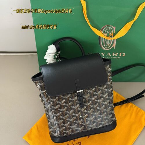 225 leather matching
size：20*23cm
Alpin mini Goryard that never gets tired of carrying
Goya backpack
It has a very light weight!
Single shoulder, double shoulder/back method can also be switched freely
The casual and fashionable feeling of mini siz...