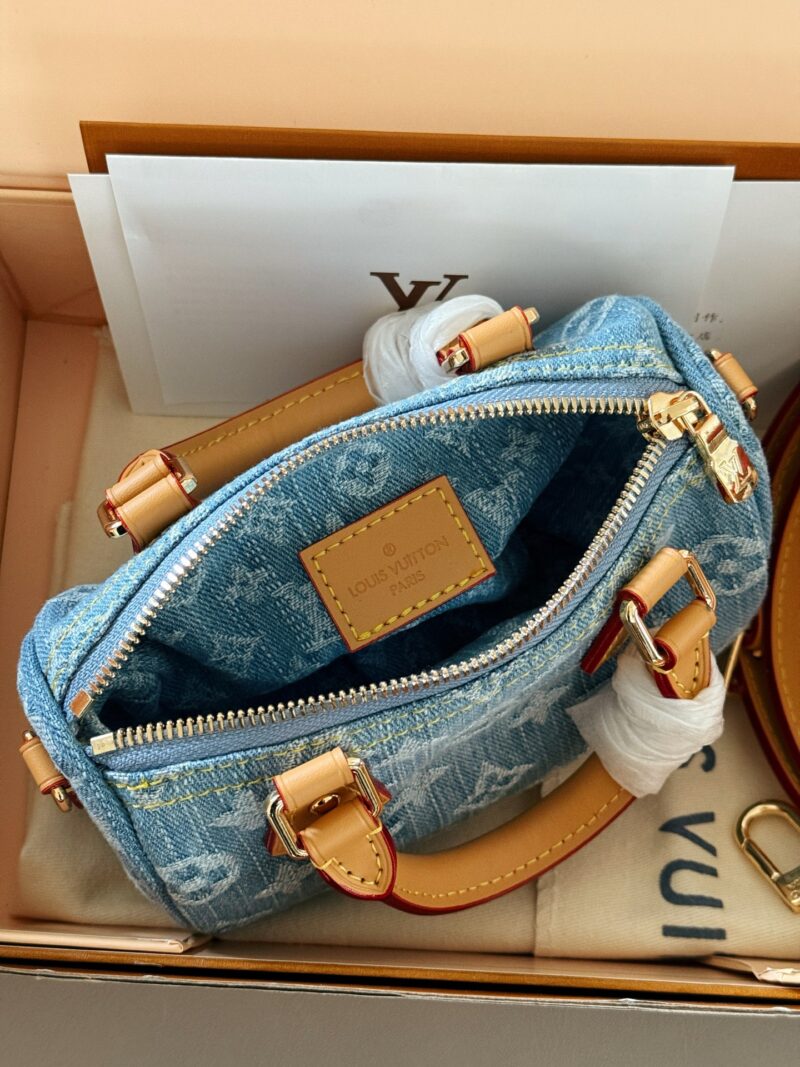 03edef49f6.jpg 235 box (upgraded version)
size:16*10cm
Tender tannin denim!!!
Don't be too cute!
Put down your small phone
We need this light colored denim in summer
Search for L Home Nano Cowboy