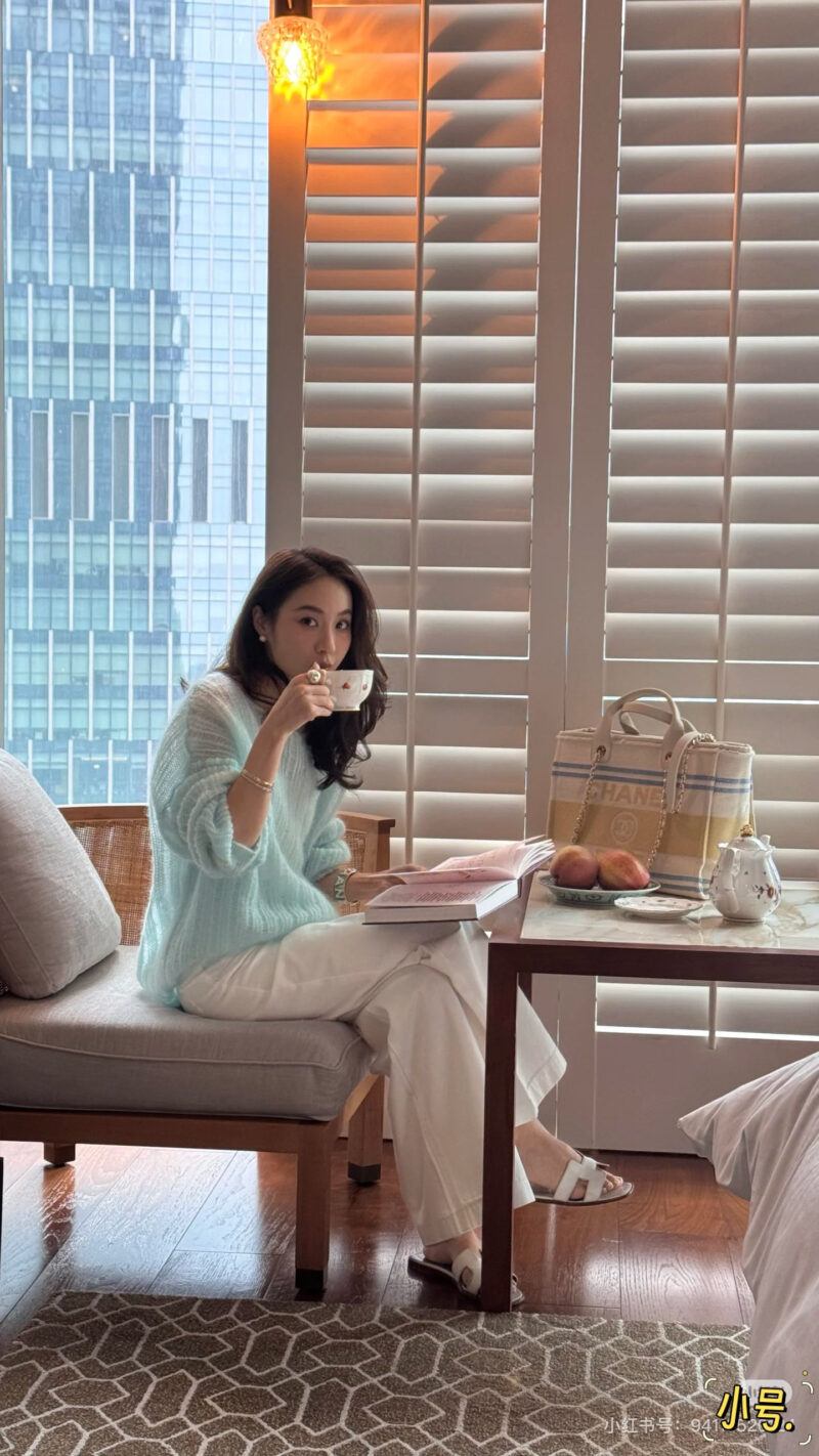A leisurely afternoon tea ? ?
