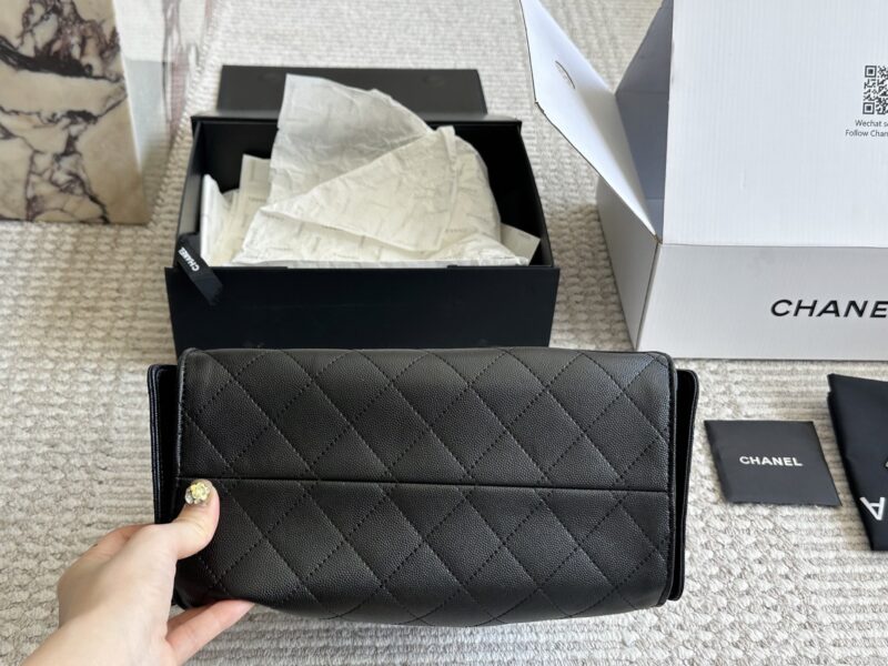 059d7d3b85.jpg 310 box
Chanel 25s Hobo mini account is really amazing!
This year's Fragrant 25s series is simply stunning ..
This Hobo is a small size, which I personally think is more everyday
The texture particles of caviar are not as heavy, but rather very delic...