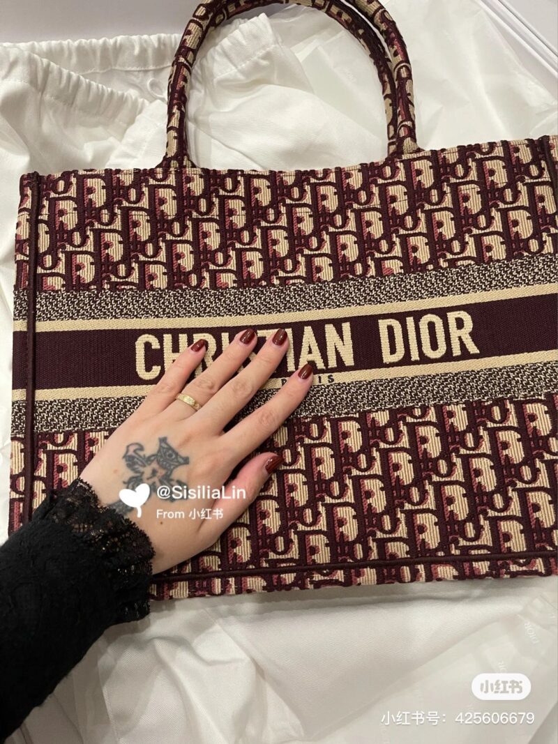 05f0f27906.jpg Dior wine red tote