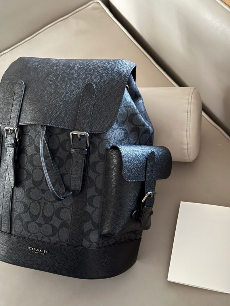 062555f822.jpg 260 without box
size:30*40cm
Choose this one! Sending my boyfriend!
C Classic Charcoal Black Grey Backpack
Old flower spliced cowhide!
The overall texture is very good!
Very atmospheric! The structure feels great!
The sense of hierarchy is also gre...