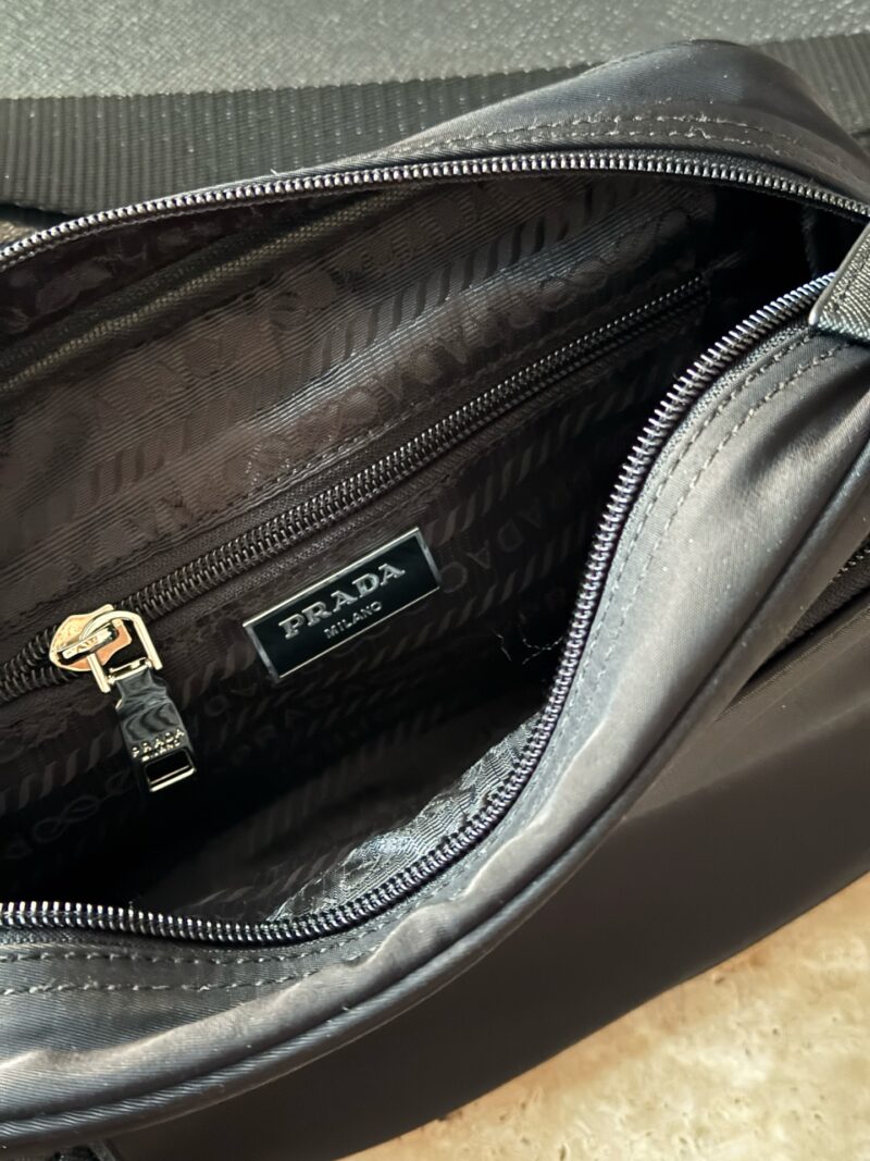 064ffa1200.jpg 195 box upgrade version
size:24*15cm
Prad Men's Postman Bag -
Just the right size
Commuting is very useful!
Unparalleled premium
Search Prada men's bag