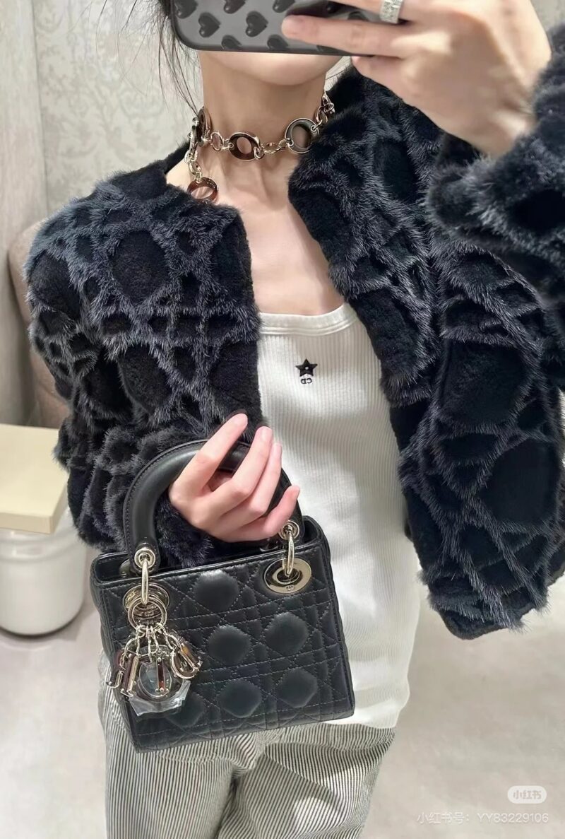 Can be used as a necklace or a belt
The new Lady Chain Point 8 can also be played like this
How to set up a versatile chain for Wang Chang with matching shoulder straps, creating a stylish and explosive look#