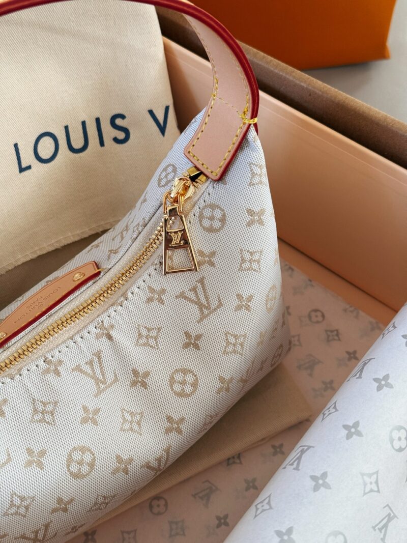 06769dc9a0.jpg 220 boxes
size:20*11cm
New denim lunch box bags keep up with this trend
That's so cute
Retro is the real top!
L's new denim lunch box bag!