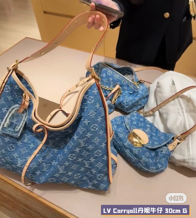 06b5bcc576.jpg Carry all, denim is so handsome and has a good sloping back