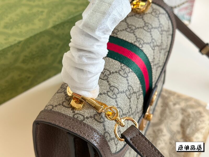 Complete packaging
Gucci's new Ophidia handbag collection NEW
The Gucci Ophidia collection continues to grow and expand, bringing stunning new products every season. This handbag is one of the Epilogo: series and comes with a detachable shoulder stra...