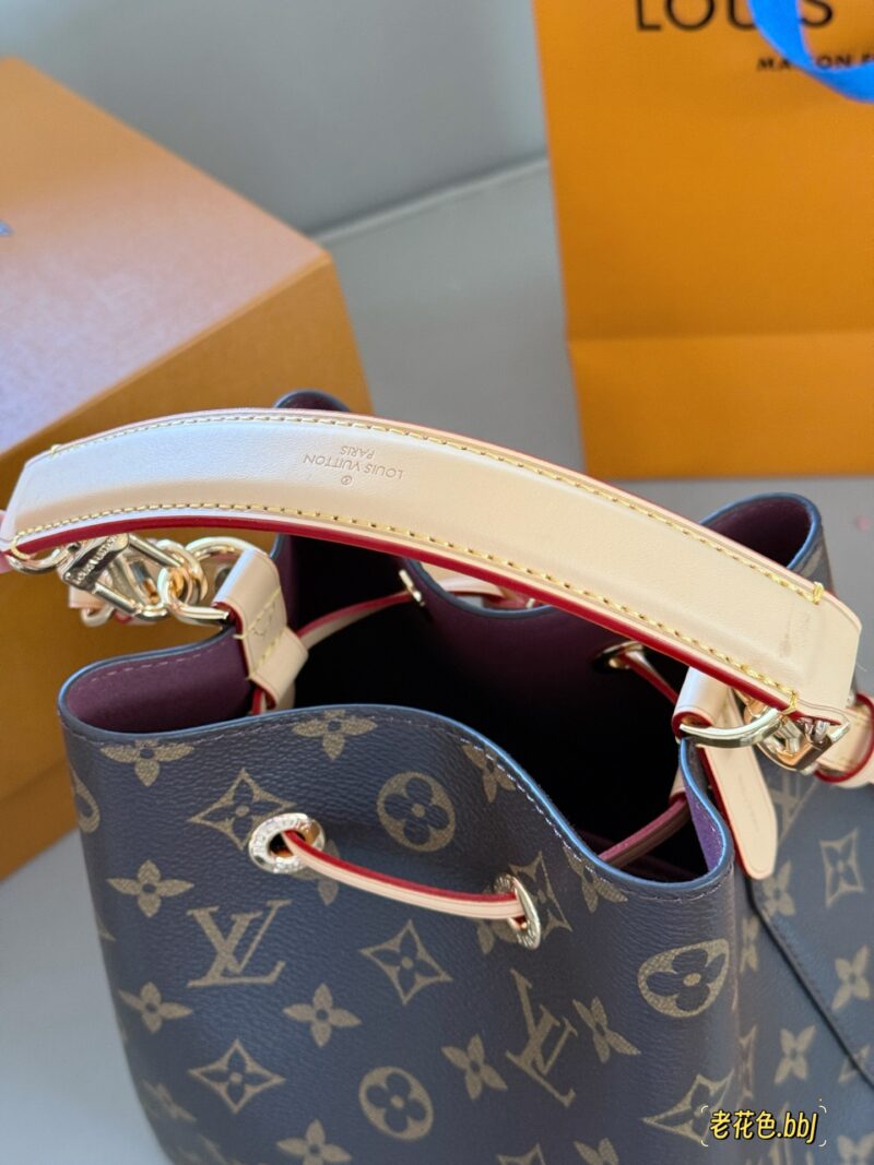 06fa0adb71.jpg 225 boxes
size:21*21cm
L Home BB Neonoe Small Bucket
The upper body doesn't look too good
Cross shoulder, single shoulder, hand-held!
All steel hardware Noe bucket
The new size is really nice
Search for Lv bucket bag