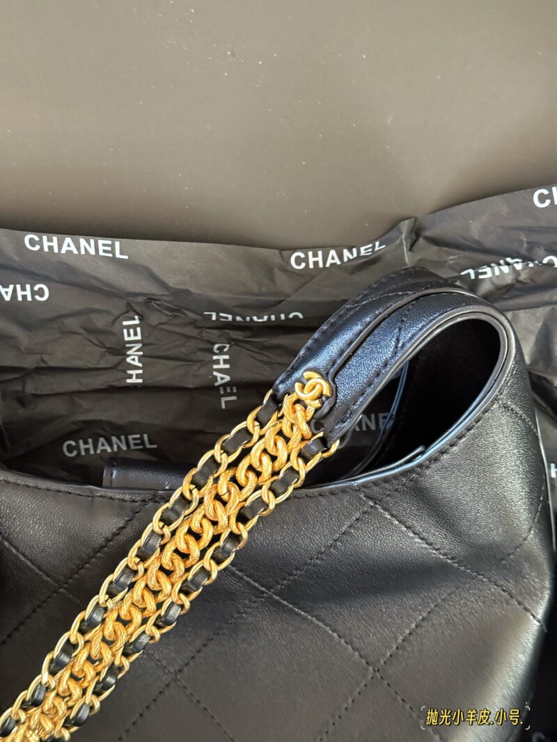 0801ff51c2.jpg 330 355 with box of lambskin
Size: 23 * 27cm (small size)
30 * 35cm (large size)
Xiaoxiang Family Hippie Underarm Bag Hobo
The texture is really online!
The whole bag is soft and lightweight!
This season's new designs,
Implant simplicity into people'...
