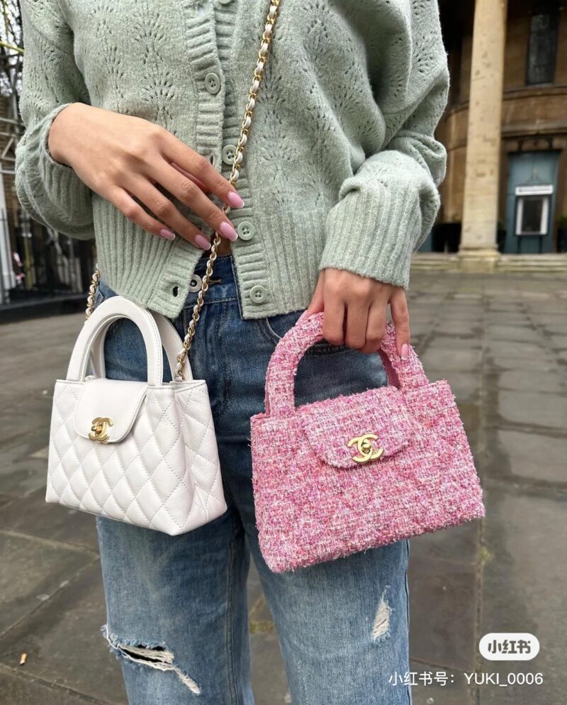 CHANE * 23 new Kelly chain bag
Kelly, the king of 23K bags, is truly a bag that has been popular for a century! Kelly bags are a well-known presence in the medieval world! Kelly handbag was born in the 1990s and is a representative of women's handb...