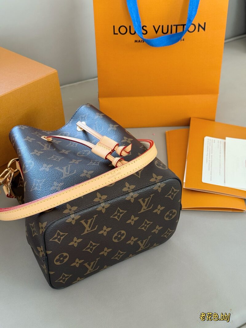 08691c24f2.jpg 225 boxes
size:21*21cm
L Home BB Neonoe Small Bucket
The upper body doesn't look too good
Cross shoulder, single shoulder, hand-held!
All steel hardware Noe bucket
The new size is really nice
Search for Lv bucket bag