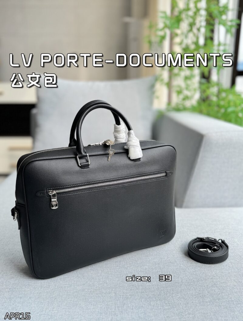 089ab61bcd.jpg Cowhide 340
size:39×29
LV PORTE-DOCUMENTS Commuter Bag, Office Document Bag, Computer Bag, Single Shoulder Crossbody Bag
Can be carried diagonally or by hand
The capacity is also very large, it can hold files and computers
Black versatile, classic...