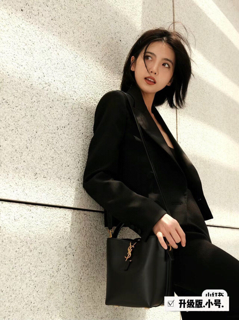 Handheld and crossbody are highly recommended ??