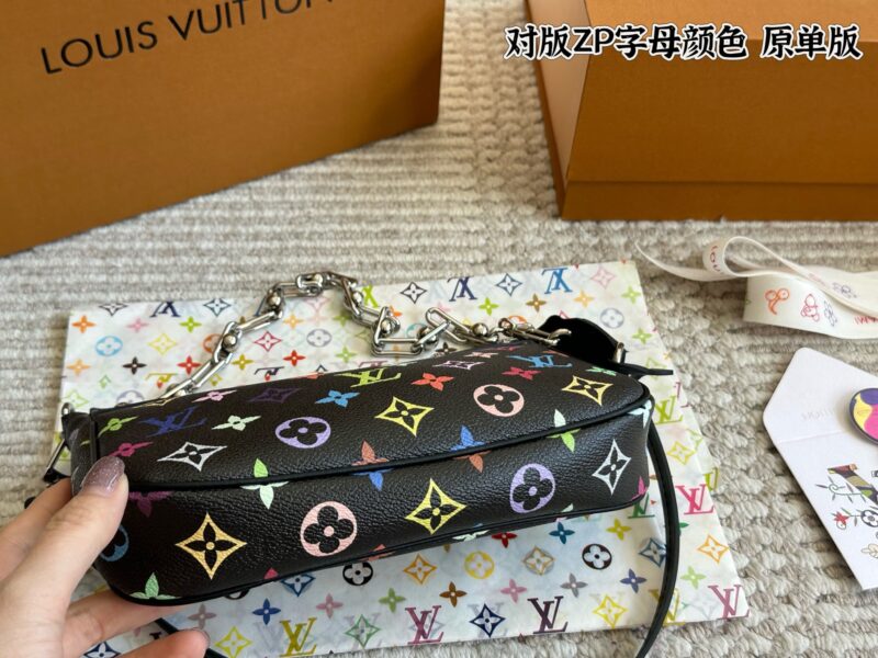 090b390594.jpg 260 box original single version
size:22*12cm
L Home Mahjong Bun! Replica
?? Short shoulder straps! chain ??
Everything is available!!
Summer mahjong bag is more suitable, really fragrant armpit bag