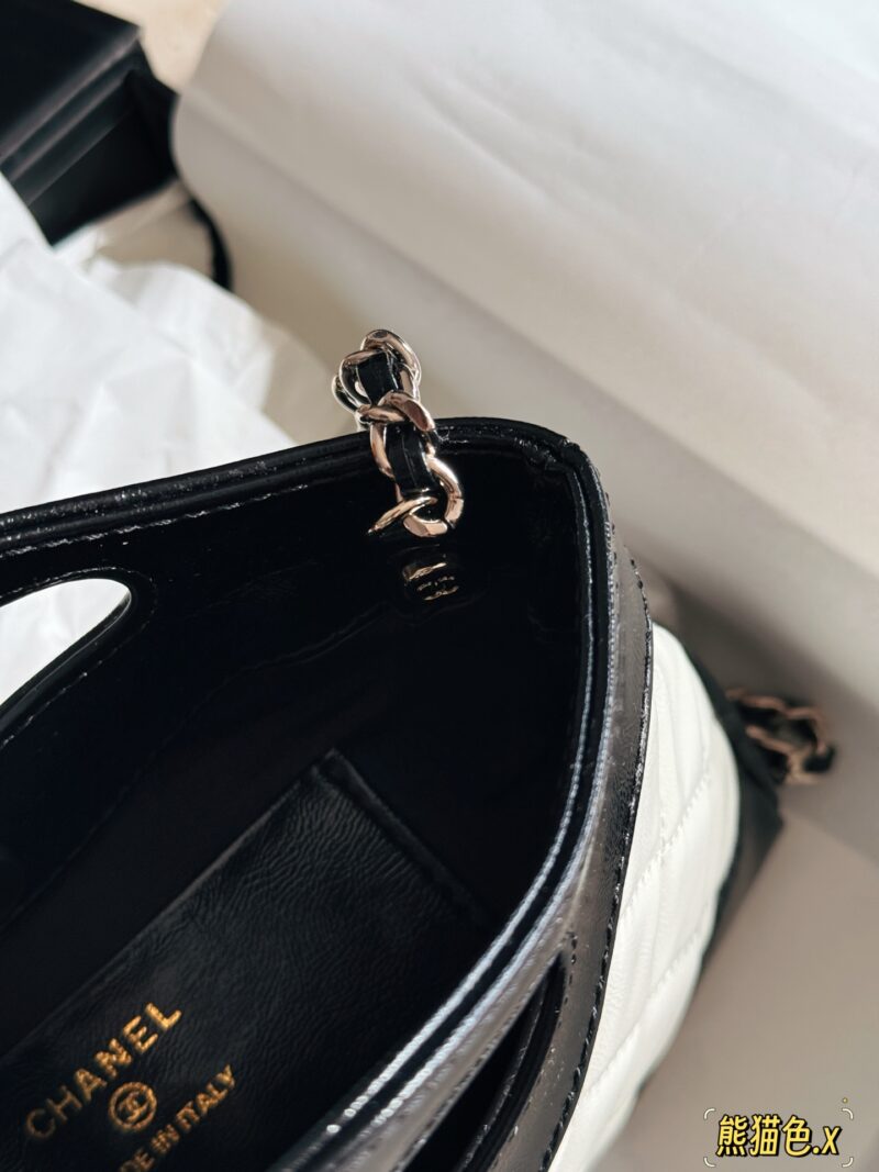200 boxes
size：22*14.5cm
Xiaoxiangjia's 23a is worth buying
Cute and lovely side scrolling 31 nano bag
The black and white panda color scheme is really fragrant
Who can withstand this!
Xiaoxiang's true love fans must join!