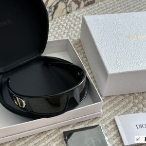 215 High Version Complete Gift Box
Recent new favorite - Dior headband sunglasses
Really roar, look at it
You can also take it off as a headband
I really love cool things
One mirror dual-use full set gift box for personal use ? Giving gifts is very...