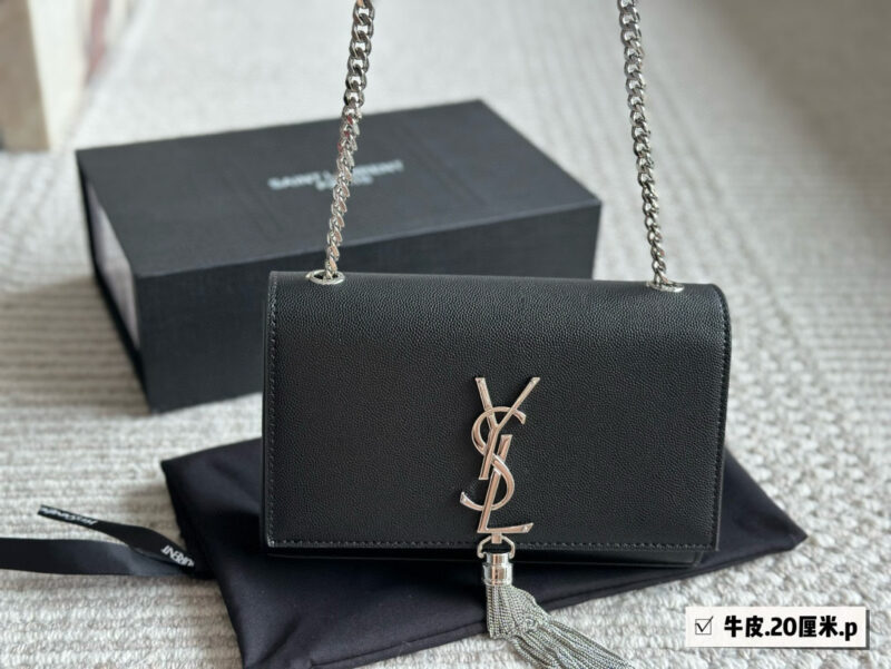 09740fa668.jpg 235 box cowhide
Size: 20 * 12cm (small)
YSL WoC envelope package
kate
Caviar cowhide looks particularly good in texture! Durable and wear-resistant!
? Crossarm ? Underarm