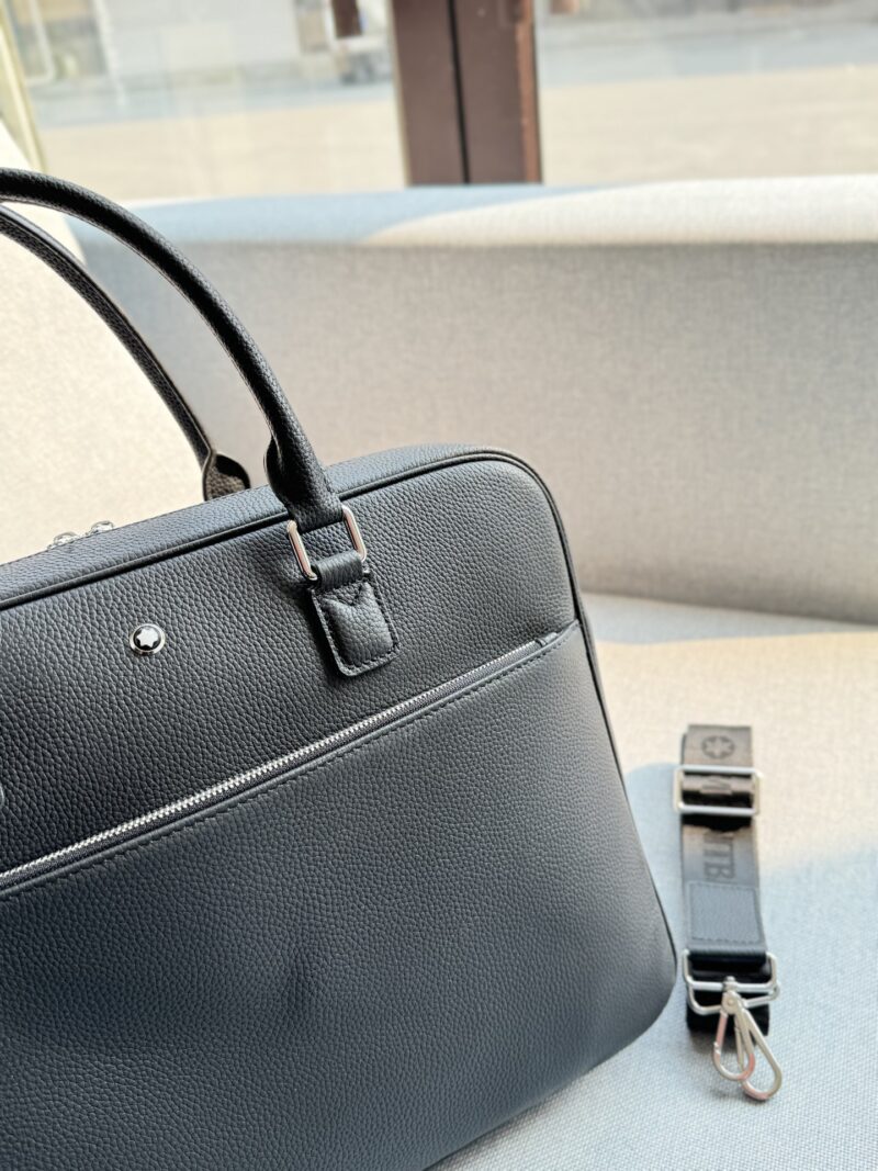097d230942.jpg Cowhide 340
size:38×28
MONTBLANC briefcase handbag crossbody bag
Cowhide material creates various visual effects
Business commuting men's briefcase
The capacity is also very large, it can hold files and computers
Black versatile, classic
The mater...
