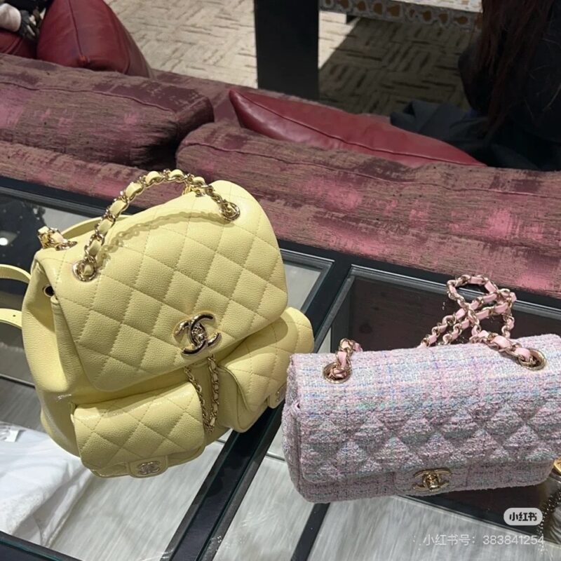 0981e2fe10.jpg Chanel chick yellow duma is too cute ??