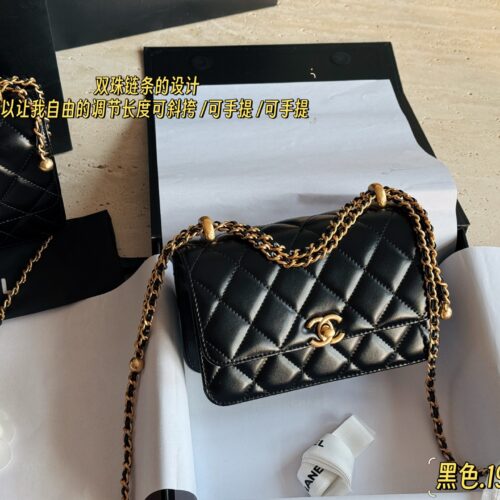 250 255 with packaging
Size: 19 * 13cm (small size)
22 * 15cm (large size)
Xiaoxiang Family Double Ball WoC
Your upper body is full of immortal energy!
The smooth skin feels super comfortable to the touch
Design of Double Bead Chain
Can I freely adju...