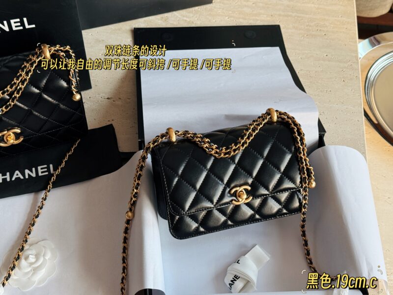 09d33f4075.jpg 250 255 with packaging
Size: 19 * 13cm (small size)
22 * 15cm (large size)
Xiaoxiang Family Double Ball WoC
Your upper body is full of immortal energy!
The smooth skin feels super comfortable to the touch
Design of Double Bead Chain
Can I freely adju...