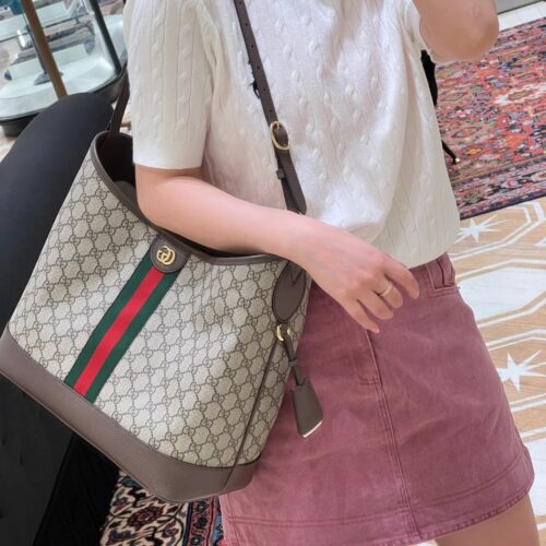 GG Hobo's timeless classic
Hobo's lazy style is vividly portrayed,
Larger size makes it more luxurious, red and green ribbon recognition is higher, and it never goes out of style