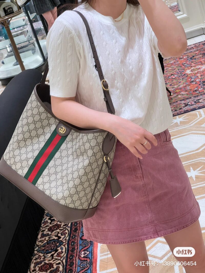 GG Hobo's timeless classic
Hobo's lazy style is vividly portrayed,
Larger size makes it more luxurious, red and green ribbon recognition is higher, and it never goes out of style