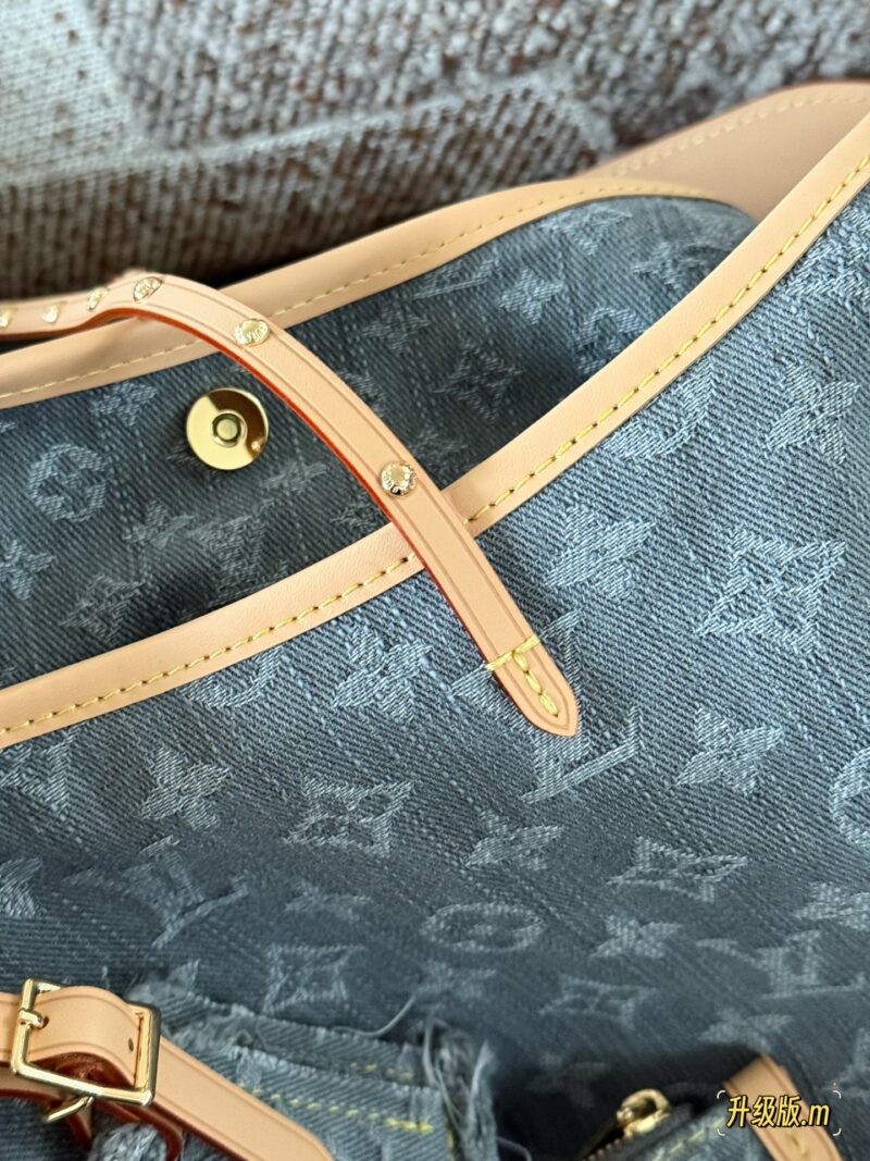 0a4800d681.jpg 155 boxes (Korean order)
size:22*13cm
Prad hobo 2005 Nylon Underarm Bag
Seeing the physical object is truly perfect!
package ??
Designed to be super convenient and comfortable!
?? Leather handle
?? Root chain matching ??, marvelous