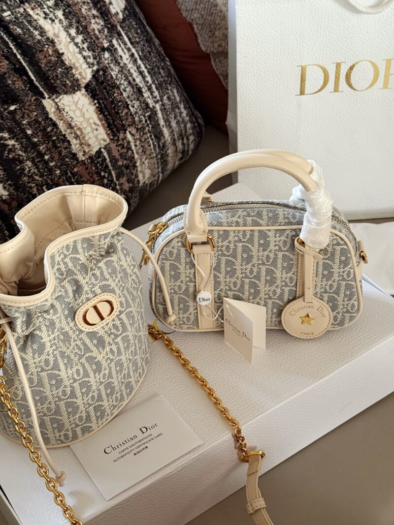 270 boxes
size：20*12cm
D Home VIBE | Pillow Bag
Don't think I'm young, but I'm very good at pretending!
Summer25 new SIZE bowling bag, really looks great!