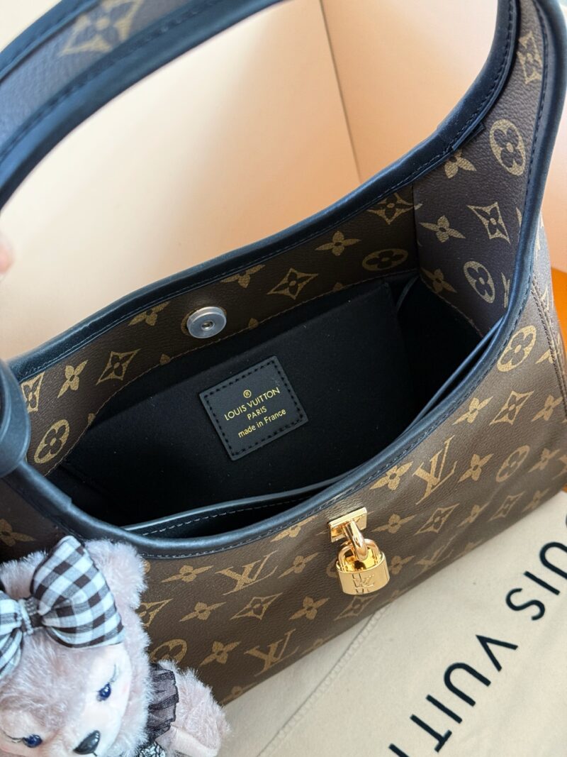 0a955a56d7.jpg 250 boxes with dolls
size:25*17cm
L's new ThedropPM
It's not too advanced
A vintage armpit bag (vegetable basket) that falls at a glance
Combining various styles of styling with pine~
A style that fashionistas cannot miss out on