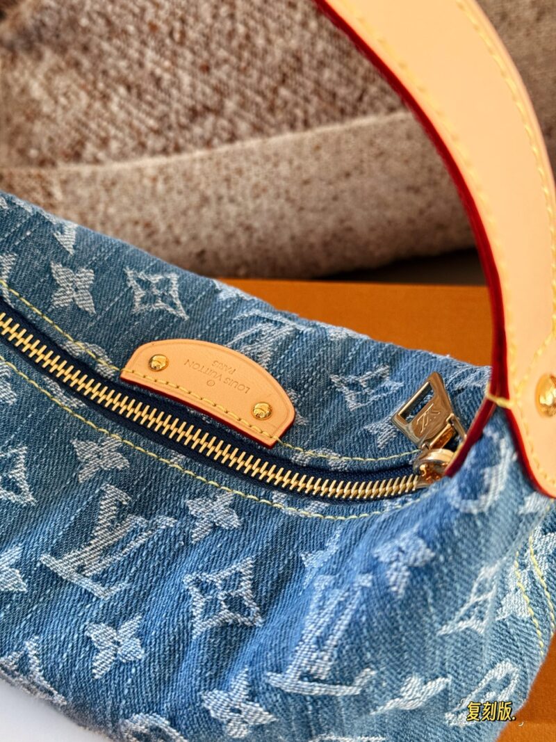 225 box replica version
size：20*11cm
New denim lunch box bags keep up with this trend
That's so cute
Retro is the real top!
L's new denim lunch box bag!