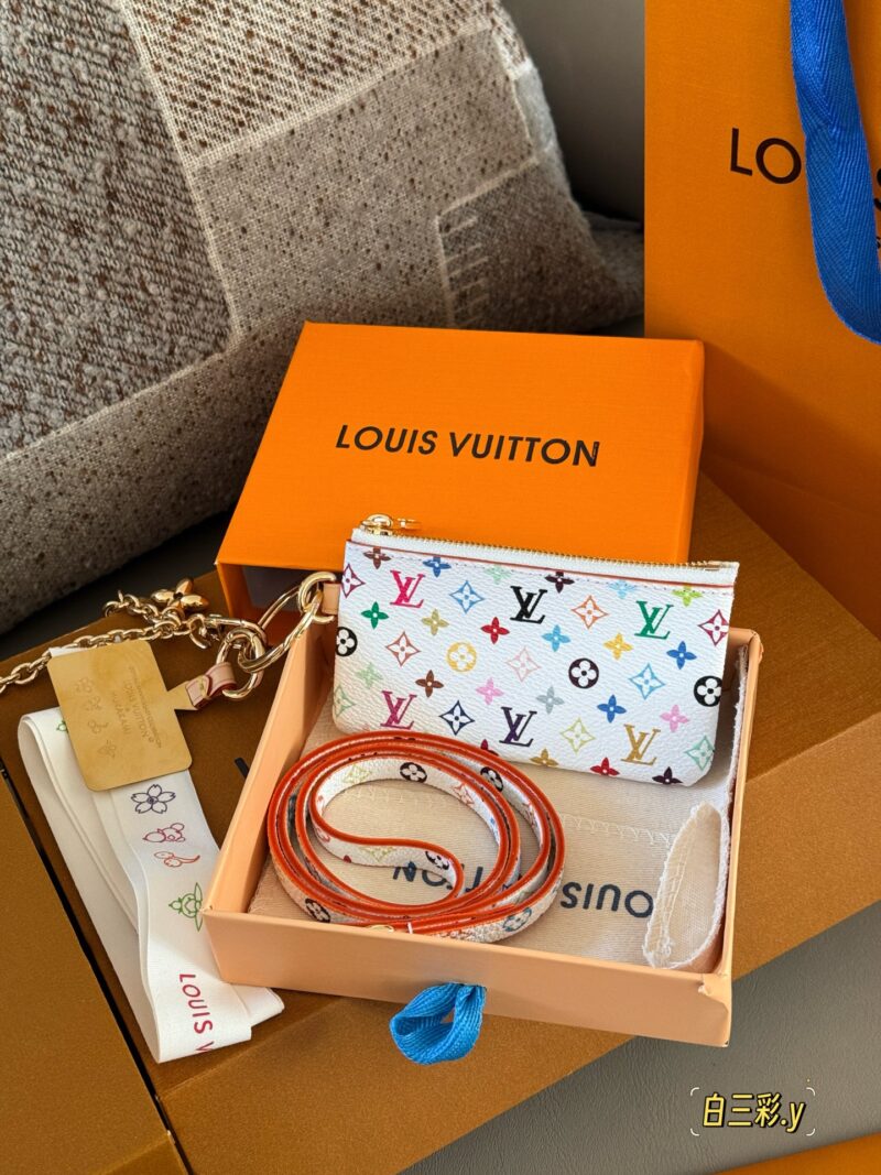 0af0c43387.jpg 190 box
size:14*8cm
L Murakami Takashi's mobile phone rope has arrived
It feels quite nice,
Practical and cost-effective hahaha
You can go out with it!