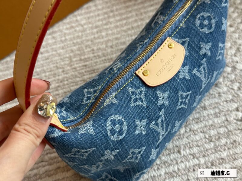 210 box
size：20 11cm
Cowboys are out again this year
L denim denim armpit bag!
think constantly of! [Teeth] [Teeth]