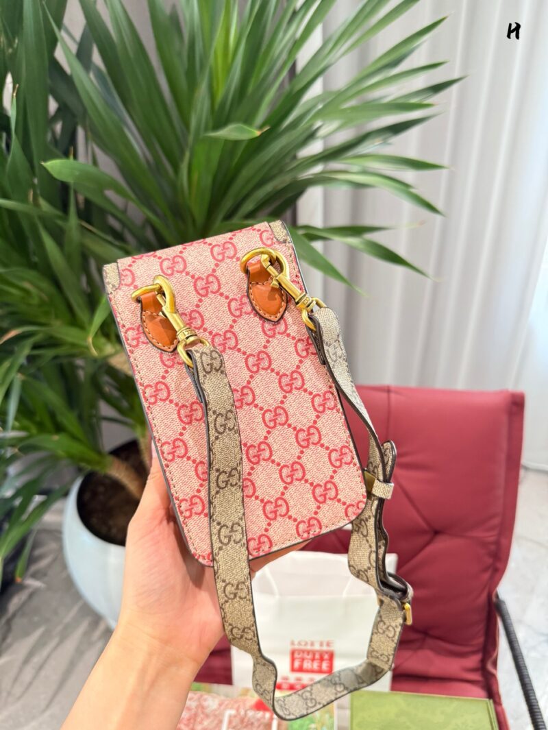 p200
Gucci phone bag complete set packaging 10 × 19