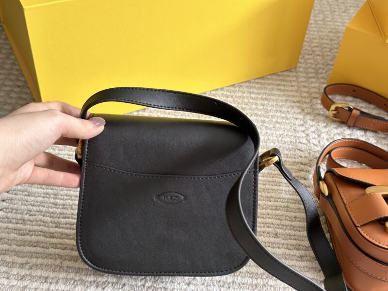 0ba0a43098.jpg 225 boxes
size:16.5*15cm
TOD's Timeless
The appearance of the bag is too good
A high-end versatile design bag
Essential Grass Planting!