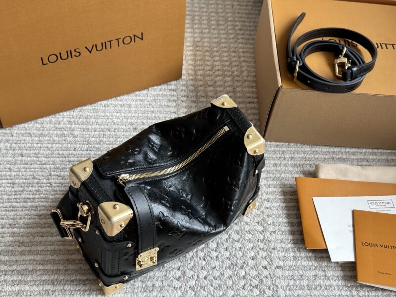 260 replica version
size：23*16cm
Super time and space explosive product
Lv 25 Rocket new bag trunk
Gu Ailing's fashion show small soft box has finally arrived!!!
Super Western style upupupup
Search Lv Soft Box (Box)
Complete packaging
