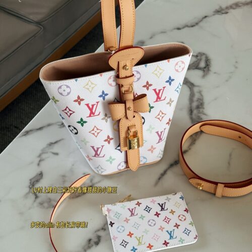 520 Choose a Bag for Girlfriend
245 box upgrade version
size：18*16cm
ALL IN BB Heavy Attack New Colors|
Who wouldn't be confused after reading this!
I didn't expect that the more I looked at Bai Sancai, the more I liked it
There are two sizes of ho...