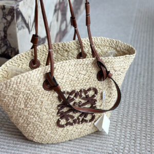 180 without box
Size: Bottom width 30, top width 50 * height 25cm
LOEWE | Grass woven bag
Don't you have such a beautiful straw woven bag in summer?
100% suitable for vacation~
Look at the sea, look at the sea, look at the sea