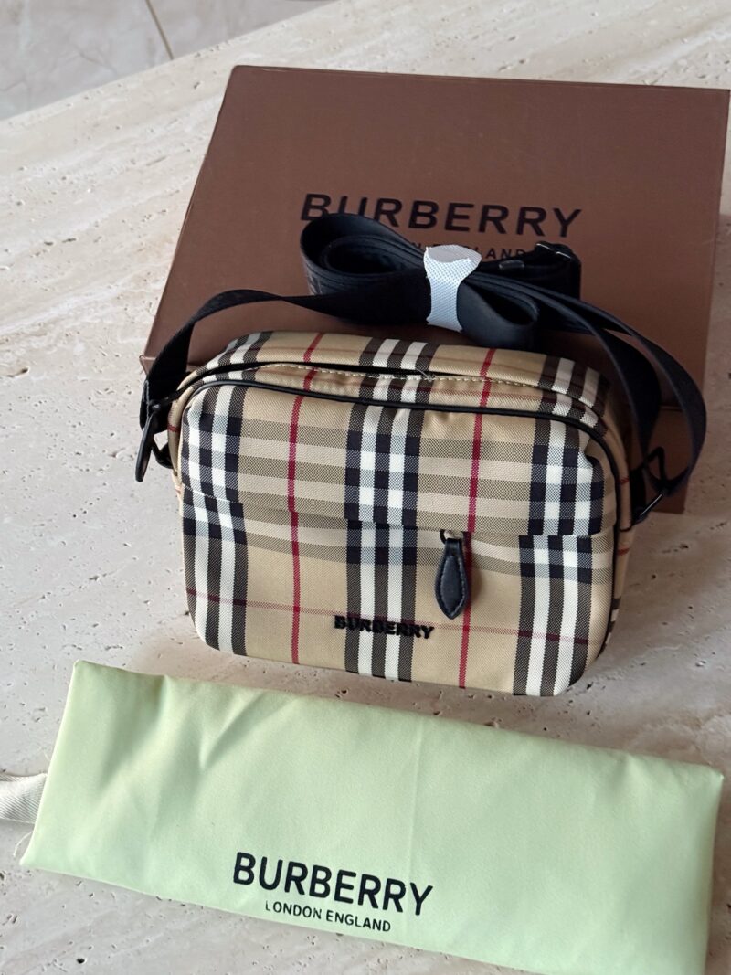 205 box
size：22*15cm
Bur's new camera bag
Latest Fabric Pattern!
Daily trendy clothing,
Fashionable outfit, no problem at all!
Both men and women can take responsibility for their appearance!
