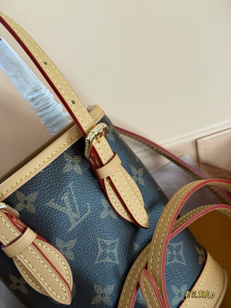 215 boxes
size：13*17cm
Customized products are available ??
L family used water bucket bag (bag in bag)
The classic yellow skin of the old flower bucket
Impressive ??
Search for Lv bucket bag