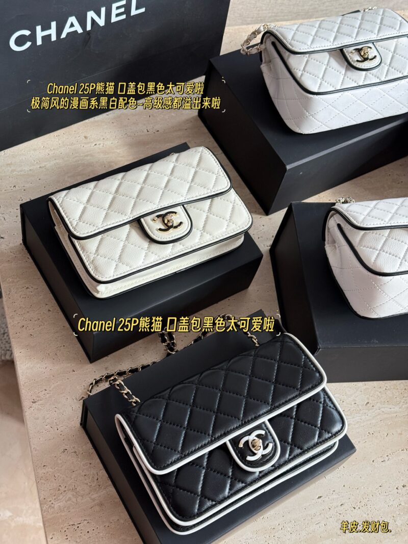 0caf9d8eae.jpg 275 box sheepskin
Size: 20 * 12cm (large)
18 * 13cm (small)
Xiaoxiangjia 25P New Manga WoC Wealth Bag
It's really beautiful .….
The physical object is super cute
Do you prefer white or black borders?