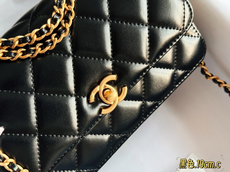 0cc3c562dc.jpg 250 255 with packaging
Size: 19 * 13cm (small size)
22 * 15cm (large size)
Xiaoxiang Family Double Ball WoC
Your upper body is full of immortal energy!
The smooth skin feels super comfortable to the touch
Design of Double Bead Chain
Can I freely adju...